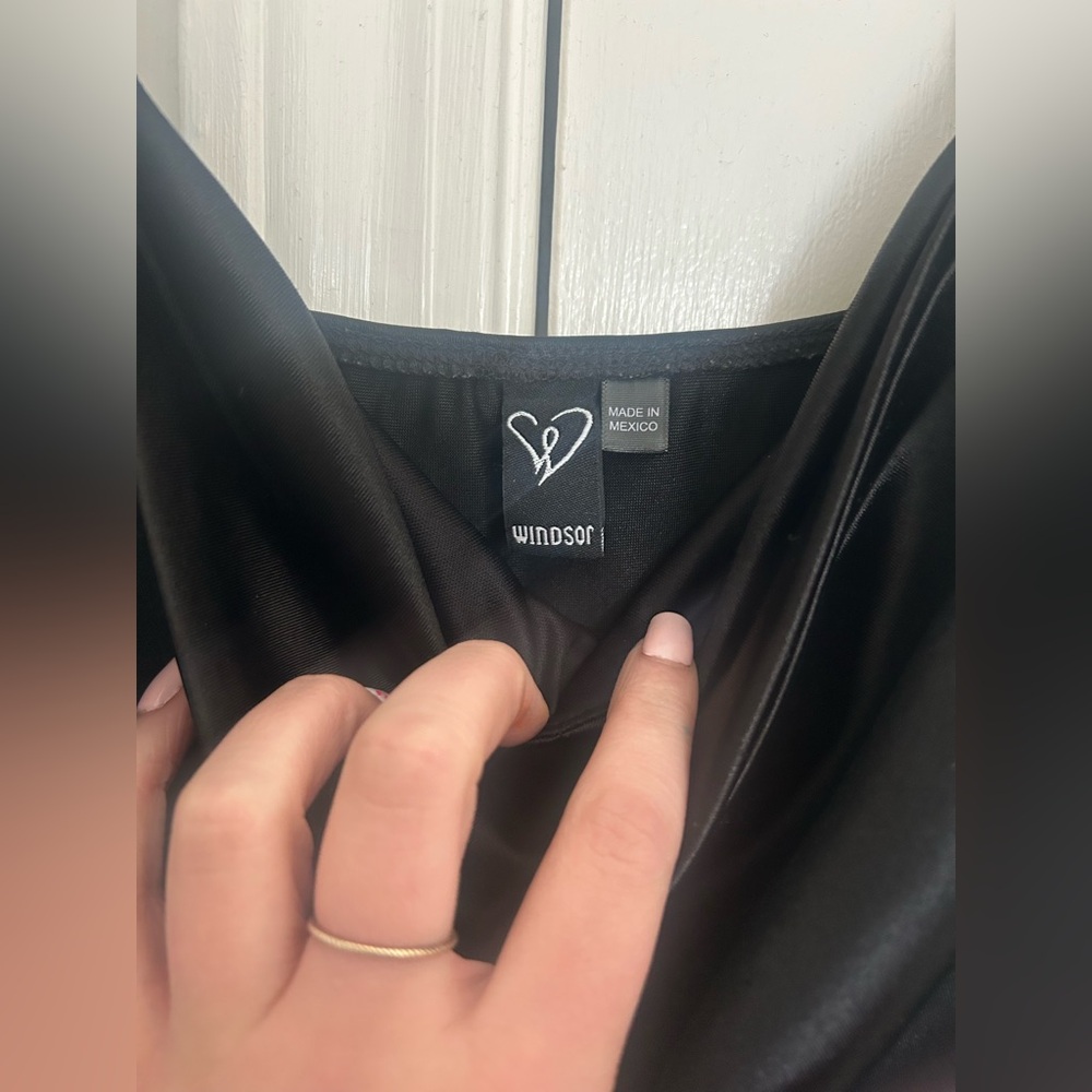 NEW WORN TWICE WINSDOR DRESS 
black 
size Large